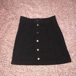 cute black skirt from h&m 🖤
